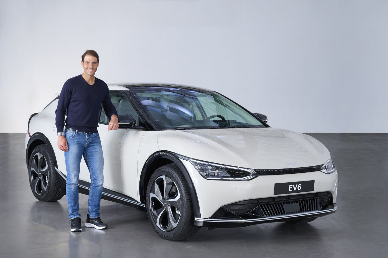 Rafa Nadal ya conduce su propio Kia EV6 100% eléctrico personalizado