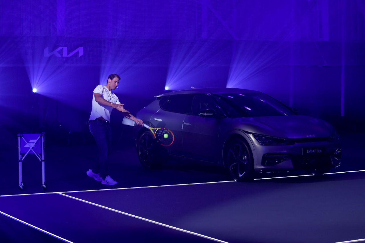 Rafa Nadal ya conduce su propio Kia EV6 100% eléctrico personalizado