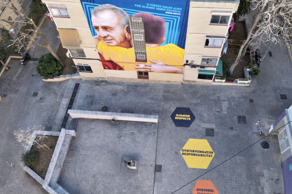 AR Motors acompaña a la Fundación Cruyff en la inauguración de su nuevo mural en Hospitalet