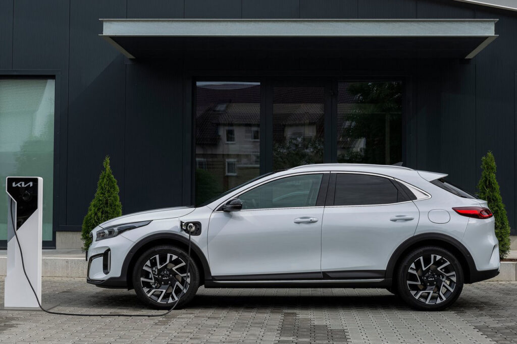 AR Motors exhibe el Kia XCeed PHEV en el Leroy Merlin de Sant Boi