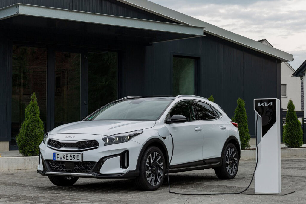 AR Motors exhibe el Kia XCeed PHEV en el Leroy Merlin de Sant Boi