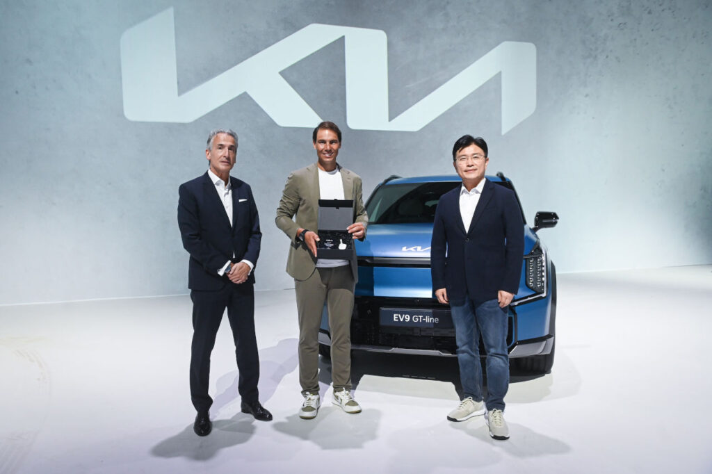 Rafa Nadal está impaciente por conducir su nuevo Kia EV9 eléctrico