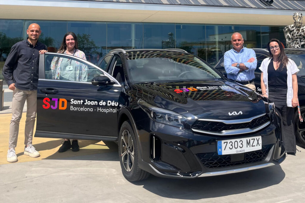 QUADIS ARmotors entrega dos nuevos Kia XCeed PHEV para reforzar la atención a domicilio del Hospital Sant Joan de Déu