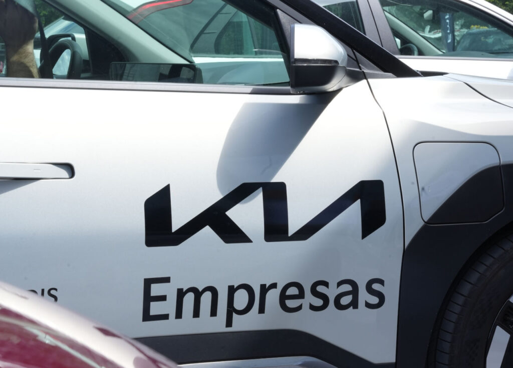 QUADIS ARmotors presenta su gama de vehículos electrificados a los empleados de Vueling